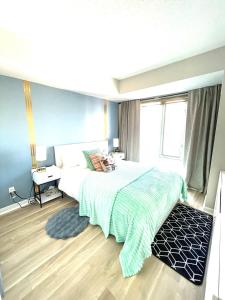 Core Toronto Downtown, Corner Unit ,2 Subway, Free Parking