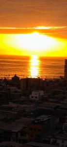 Departamento acogedor con vista al mar y atardeceres únicos
