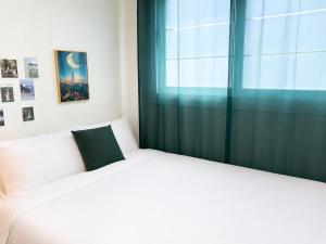 Moonlight Rooftop In Daegu Cathedral View & Cozy Room For 8 Guests
