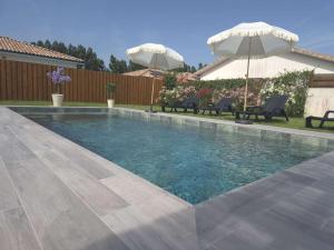 Maison contemporaine avec piscine - 6-8 pers. - FR-1-877-26