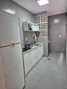 Lindo ap quarto, sala, 4 camas, 6 min do aeroporto