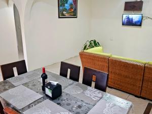 Alinas House