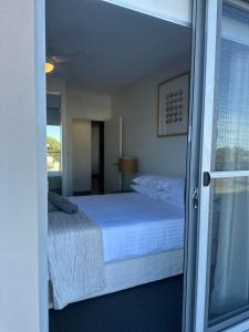 SeaView Elegance Caves Beach
