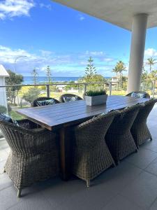 SeaView Elegance Caves Beach