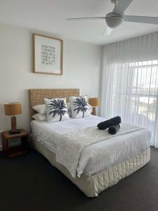 SeaView Elegance Caves Beach