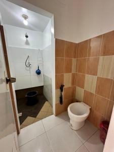 Don Pedro shared bathroom