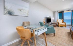 Phoenix I 1096 condo
