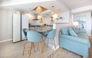 Phoenix I 1096 condo