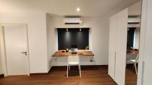 Nomad Work-Friendly Townhouse