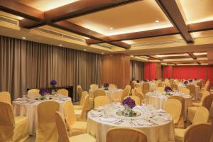 Holiday Inn & Suites Makati by IHG
