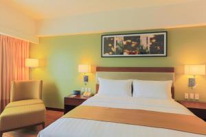 Holiday Inn & Suites Makati by IHG