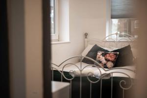 Broadhurst Court - Lovely Apt for 6 -Near Town- Free parking -Flat 5