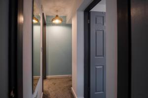 Broadhurst Court - Lovely Apt for 6 -Near Town- Free parking -Flat 5