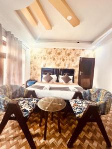 Barzam Lake View Resort