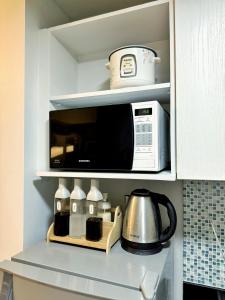 THE GROVE 1 BR Earthy Staycation with Skyline Balcony