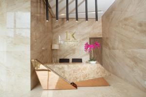 Louis Kienne Suites Cikarang
