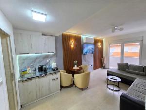 Max Apartments