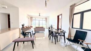 Cloud Dwell Forest City Cerulean Bay Four bedrooms and one living room