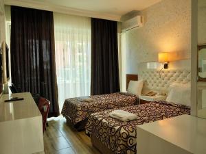 CLUB MONTE CARLO HoTEL