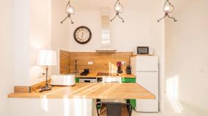 Bright Sunny 2BR Island Kitchen in Los Remedios