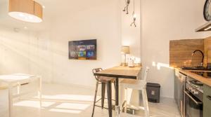 Bright Sunny 2BR Island Kitchen in Los Remedios