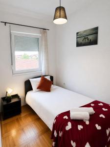 Serene Stay with 2 Bedroom - Close to Airport