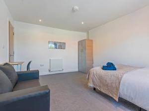 Modern City Centre Apt Private Free Parking Smart Tv & WIFI