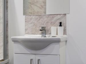 Modern City Centre Apt Private Free Parking Smart Tv & WIFI