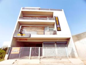 HOTEL CORNER HOUSE - Your Budget Stay