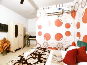 HOTEL CORNER HOUSE - Your Budget Stay