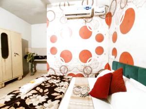 HOTEL CORNER HOUSE - Your Budget Stay