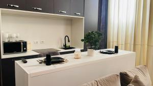 Rebeccas Noir Suite