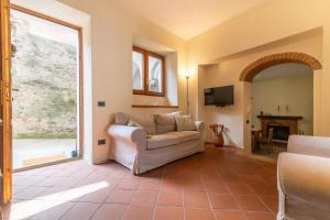Spacious home near Orta, 8min