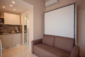 EPONIMI ROOMs