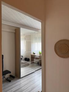 UCL Final Weekend Retreat with Balcony and Free Parking