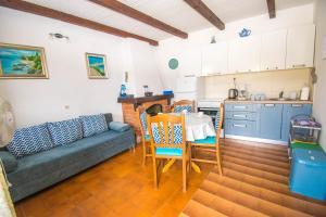 Apartments Punta Blue & Orange 5 m from the sea