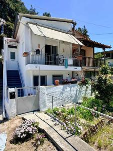 Domis Cottage