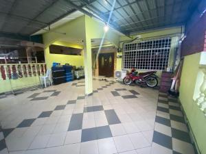 Anwar Kluang Homestay - Musli m Only