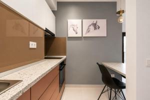 Luxury Central Studio with Balcony & City Views