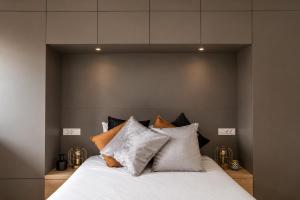 Luxury Central Studio with Balcony & City Views