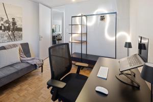 Zentrale Wohnung mit Büro und Parkplatz
