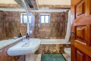 3-Bedroom Home with Pool, Monte São Pedro -Luz