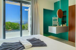 Luxury Villa with Panoramic Sea Views