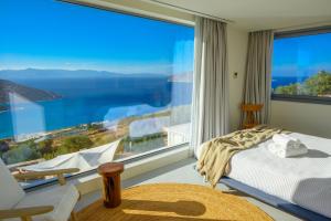 Luxury Villa with Panoramic Sea Views