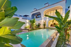 Villa Lou 2BDR Villa with Garden and Pool