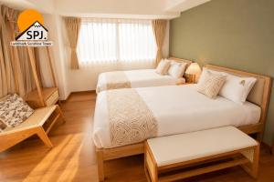 Landmark Sunshine Hotel