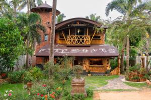 Sukumara Homestay Unique Eco Luxury Mud and Bamboo Beachfront Villa