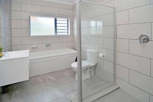 Amazing 1BR, 2Bath with River View in Waterfall