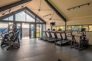 Amazing 1BR, 2Bath with River View in Waterfall