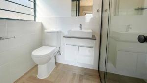 Amazing 1BR, 2Bath with River View in Waterfall